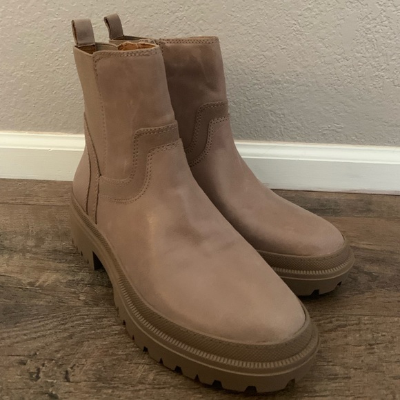 Lucky Boots size 9 brand new - Picture 1 of 2